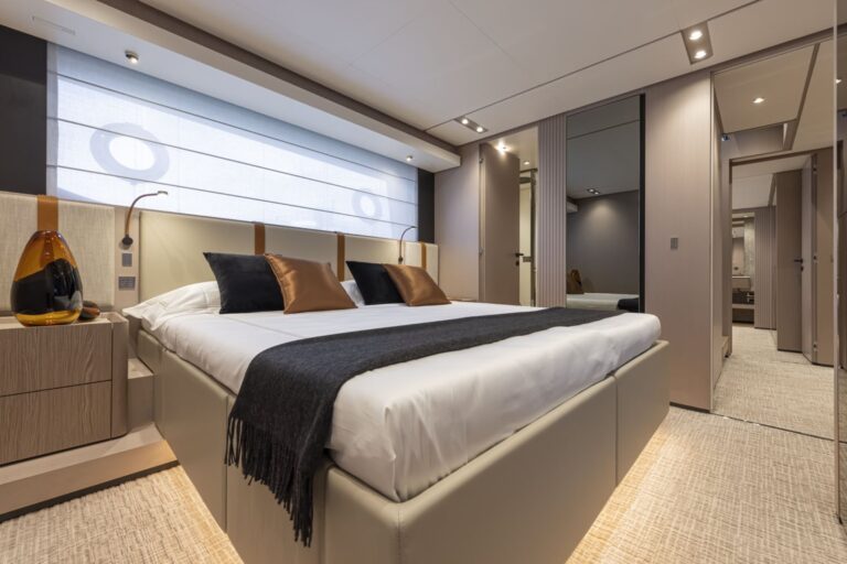 Flexible convertible suite
