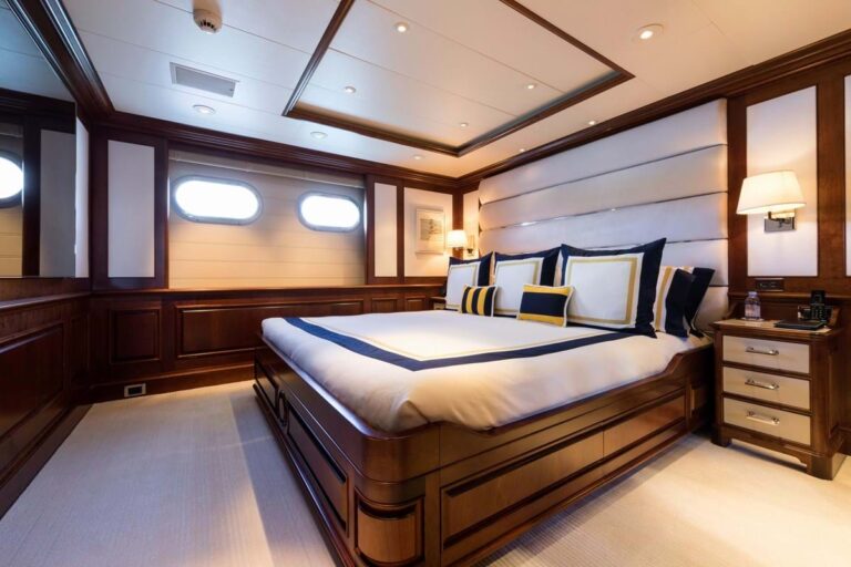 Guest double cabin