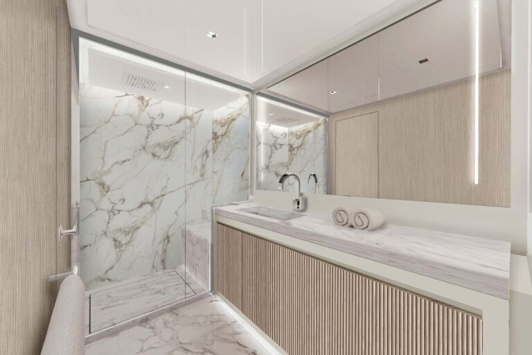 Double cabin shower room en suite