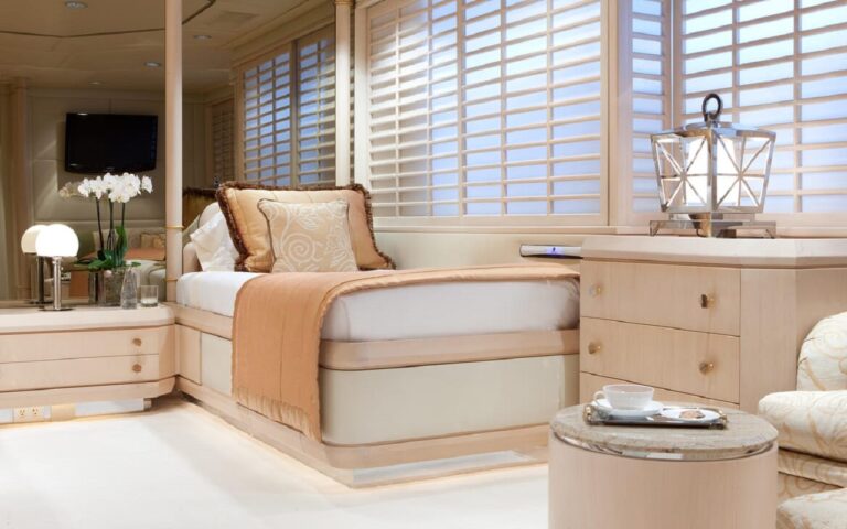 Guest cabin