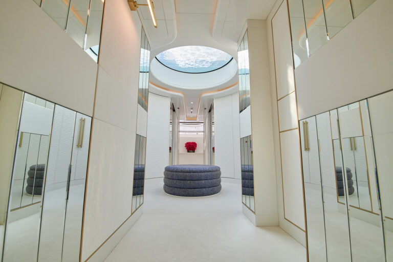 Owner's deck lobby