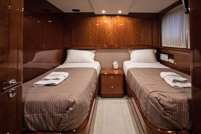 Versatile twin cabin