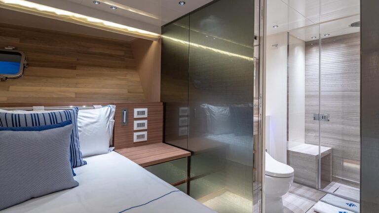 Double guest cabin with ensuite