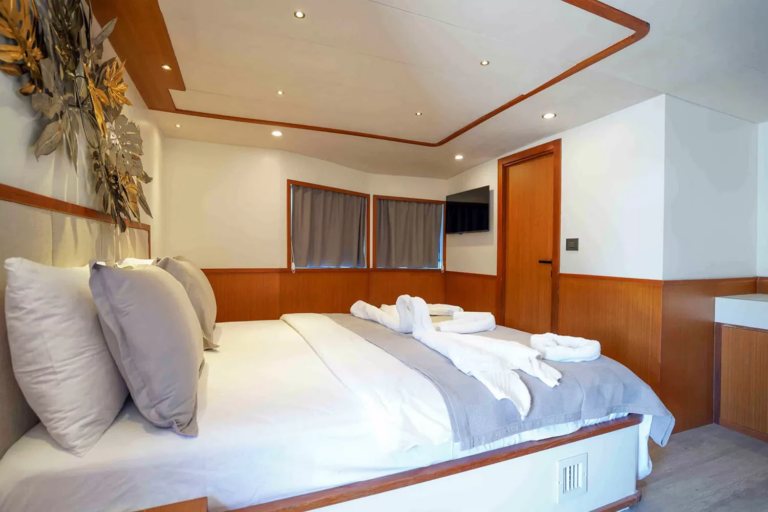 Triple suite