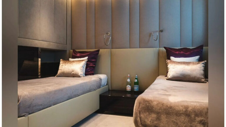 Twin suite