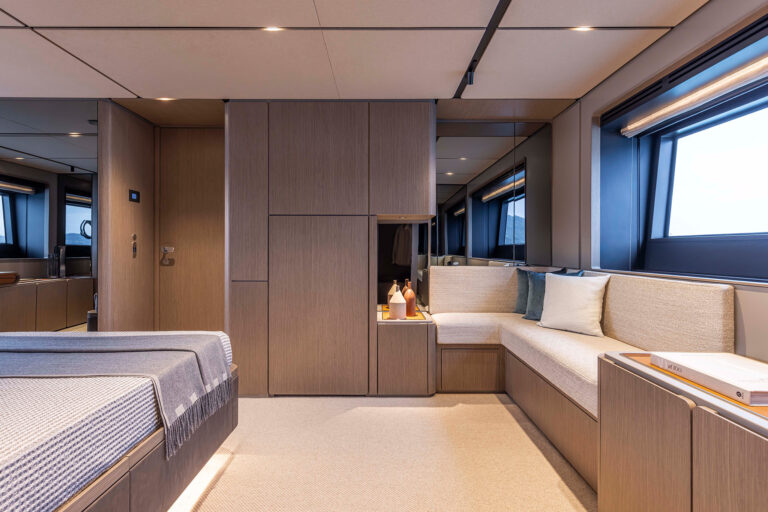 Main Deck Master With Lounge Area