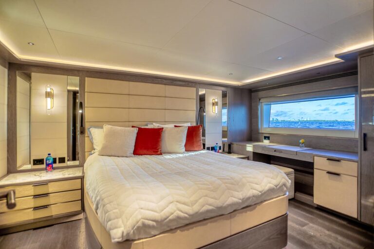 Full Beam VIP On The Lower Deck