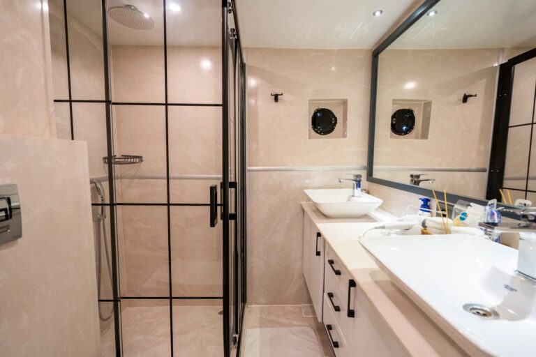 Main Deck Master Ensuite