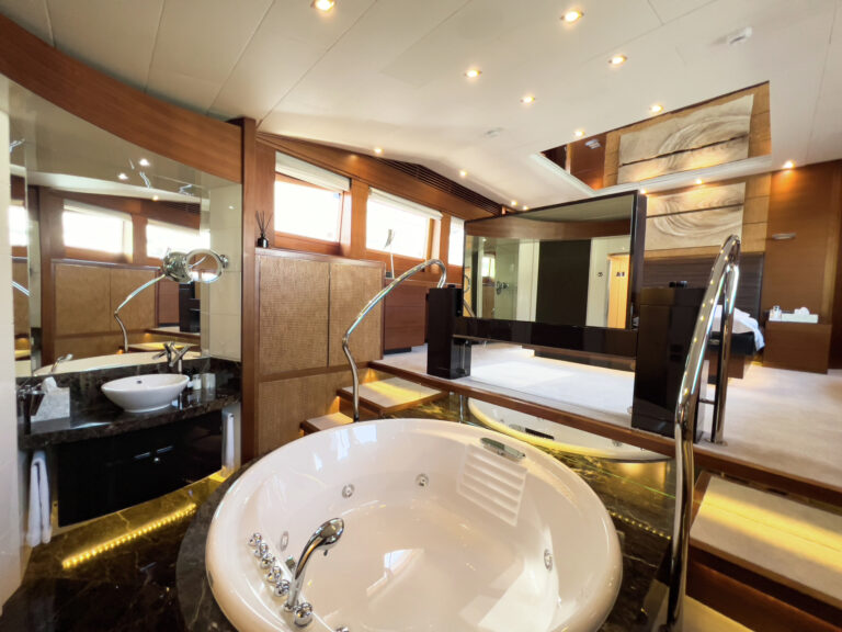 Master Ensuite With Spa Bath