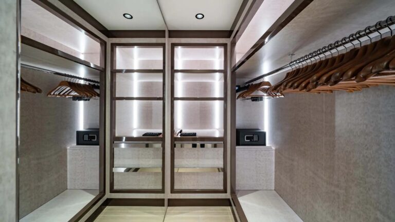 Master Suite Walk In Wardrobe