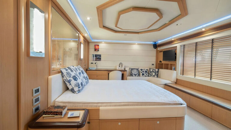 Primary Suite - Lower Deck