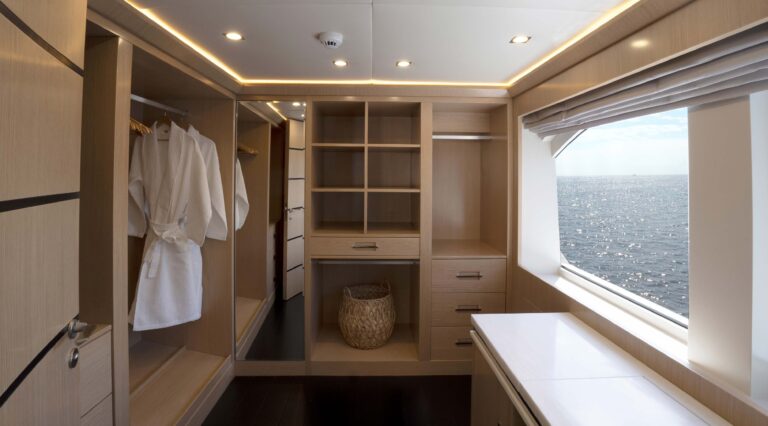 Upper Deck Master Dressing Room