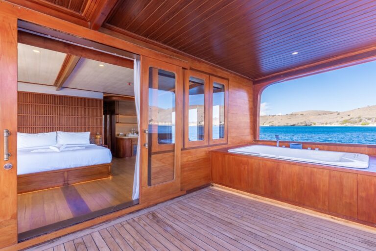 Master Suite Terrace With Jacuzzi