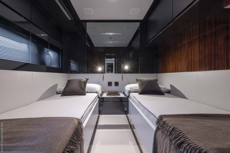 Twin Suite (sistership)