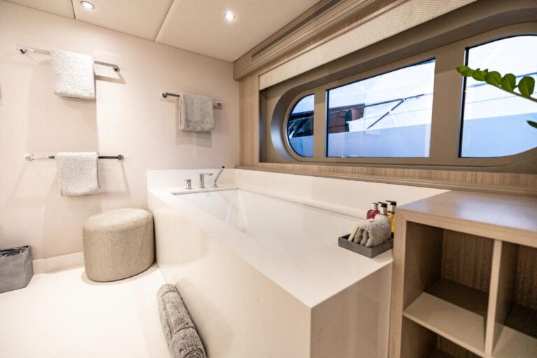 Master Ensuite Bath Tub