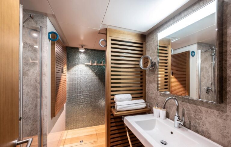 Twin Suite Ensuite