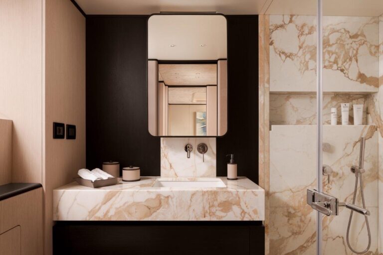 Guest Ensuite - Lower Deck