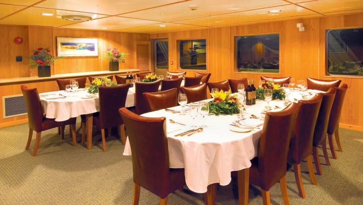 Charter yacht ISLAND PASSAGE
