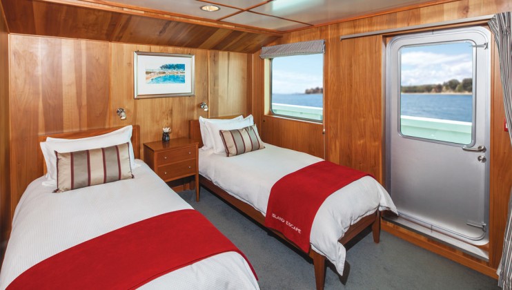Charter yacht ISLAND PASSAGE