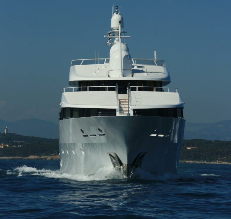 The 40m Yacht BE MINE