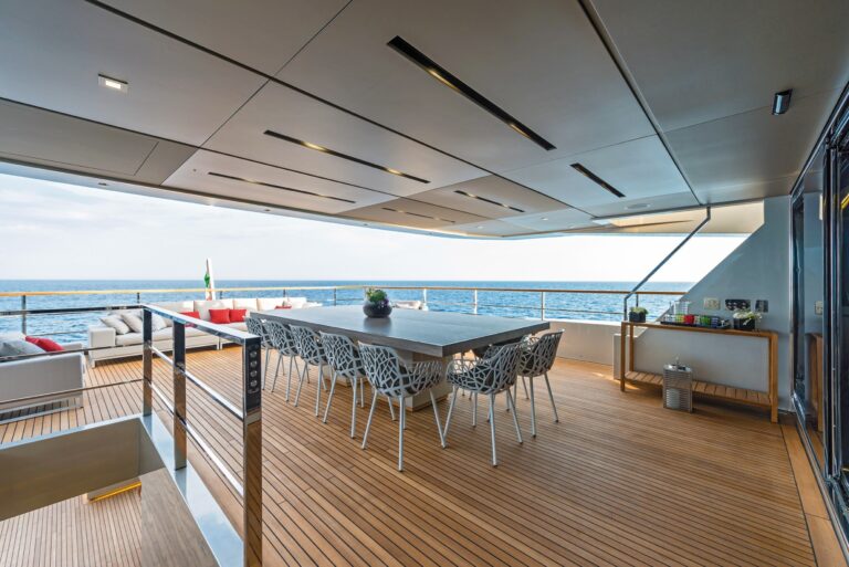 Alfresco dining