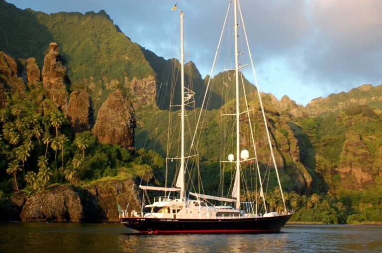 The 40m Yacht CLAN VI