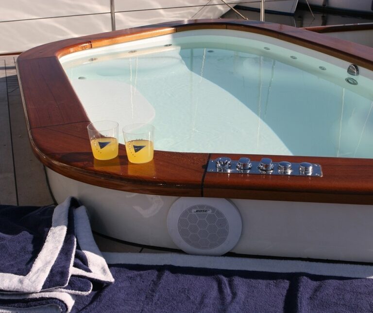 The 40m Yacht CLAN VI