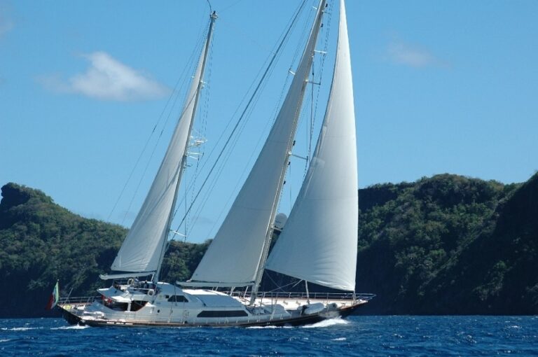 The 40m Yacht CLAN VI
