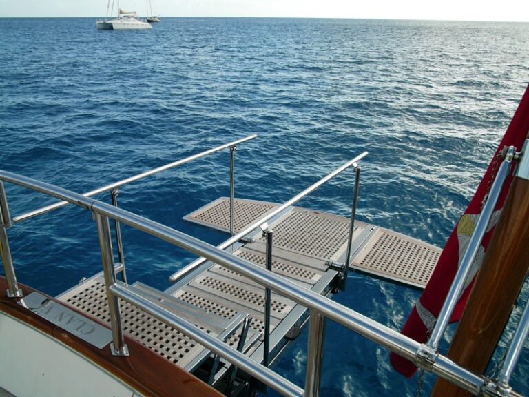 The 40m Yacht CLAN VI