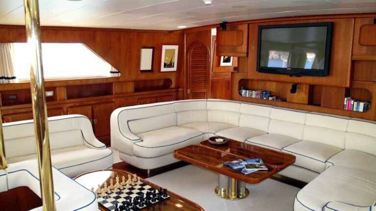 The 40m Yacht CLAN VI