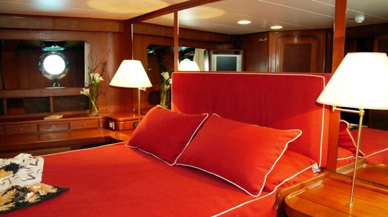 The 40m Yacht CLAN VI