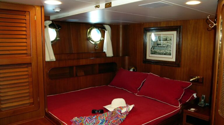The 40m Yacht CLAN VI
