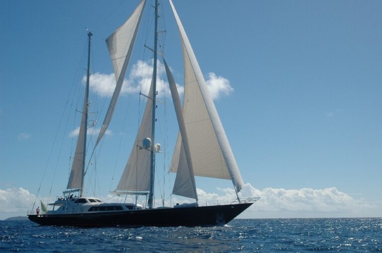 The 40m Yacht CLAN VI