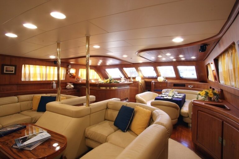 The 40m Yacht CLAN VI