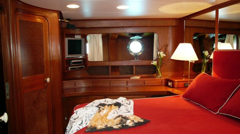 The 40m Yacht CLAN VI