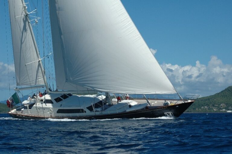 The 40m Yacht CLAN VI