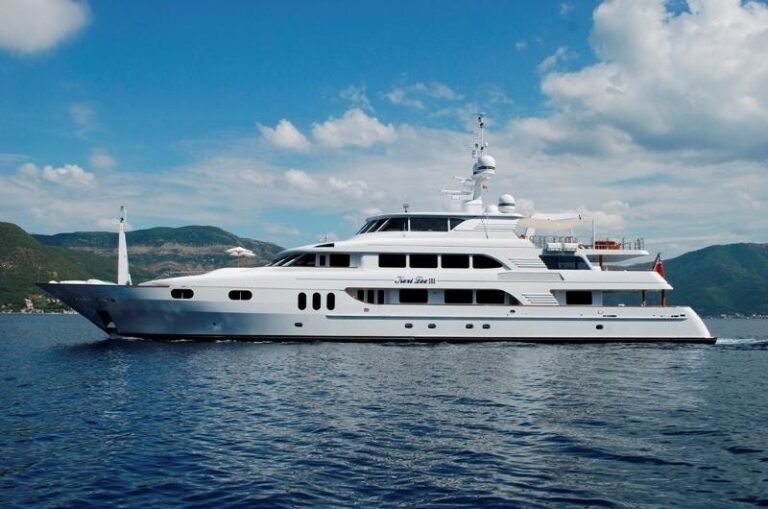 Overview On Board Yacht KERI LEE III