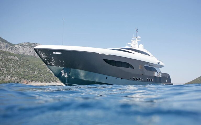 Overview On Board Yacht NAMASTE 8