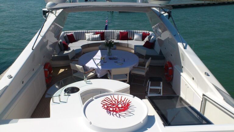 Life On Yacht SAMJA