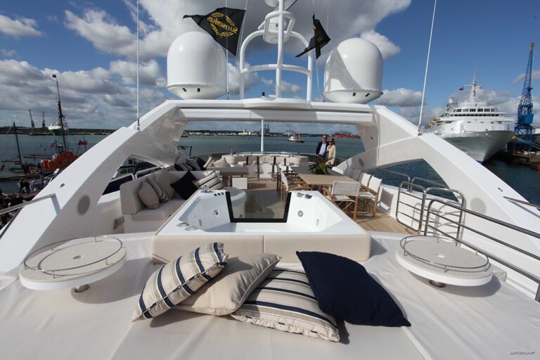 The 40m Yacht SEA RAIDER V