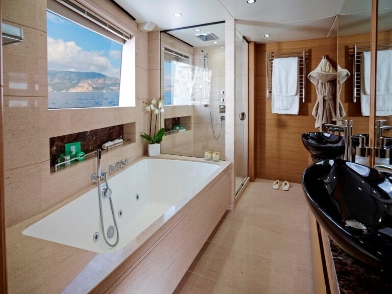 The 40m Yacht SOLARIS