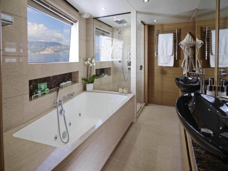 The 40m Yacht SOLARIS