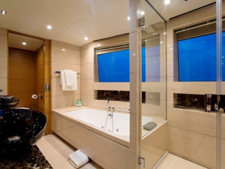 The 40m Yacht SOLARIS
