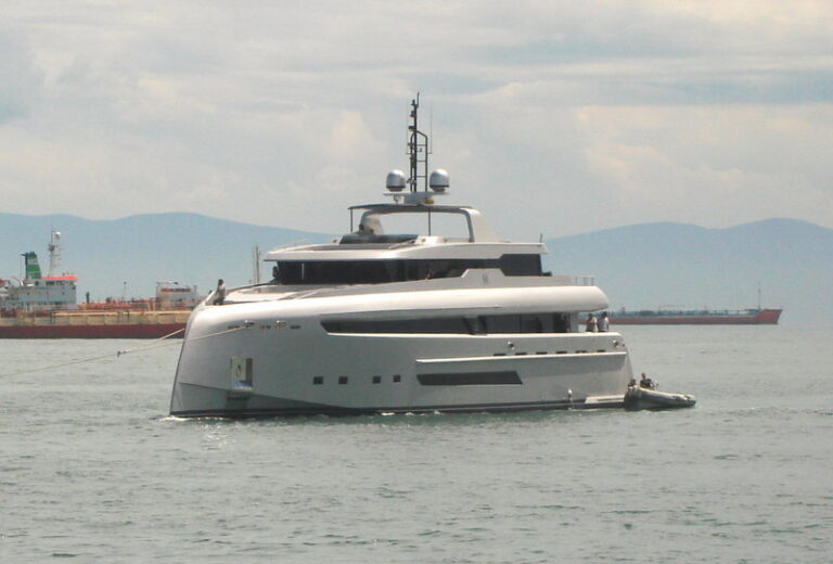 40m motor yacht Bilgin 132 designed by H2 Yacht Design-001
