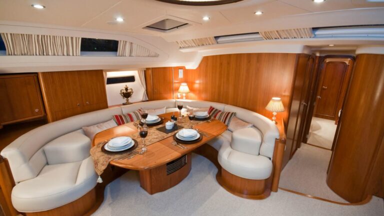 Salon dining