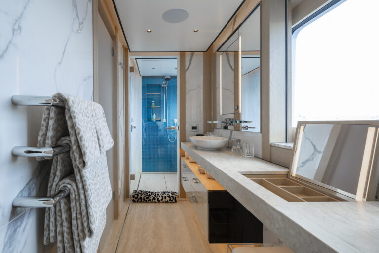 Lower Deck Guest Ensuite