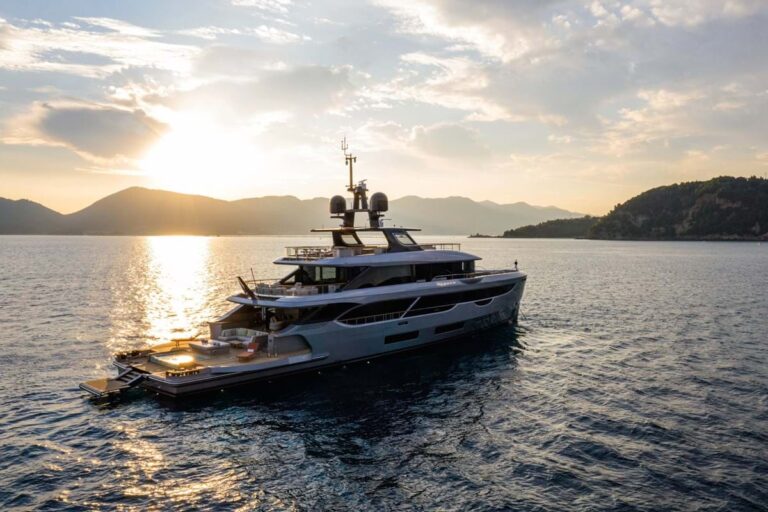 41m Benetti Superyacht