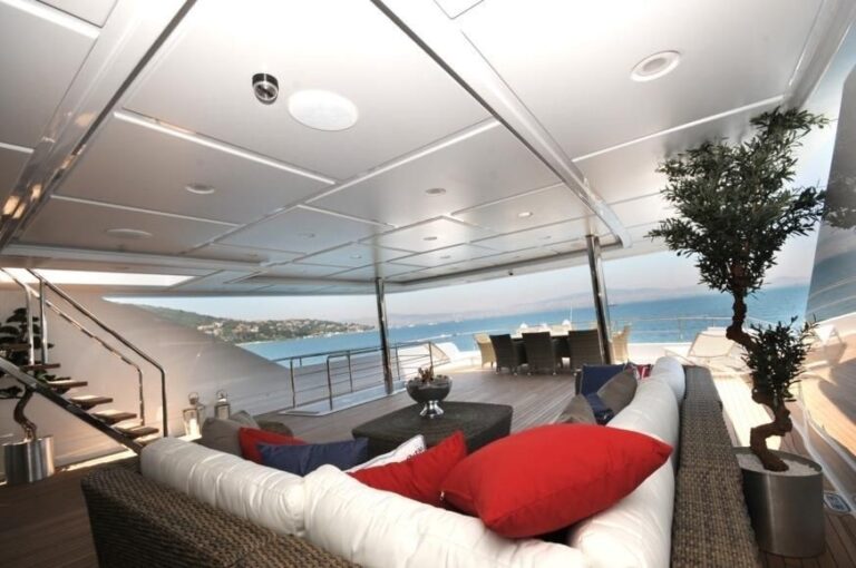 The 41m Yacht AZRA