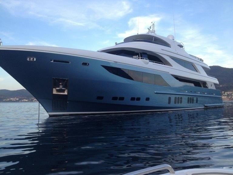 The 41m Yacht AZRA