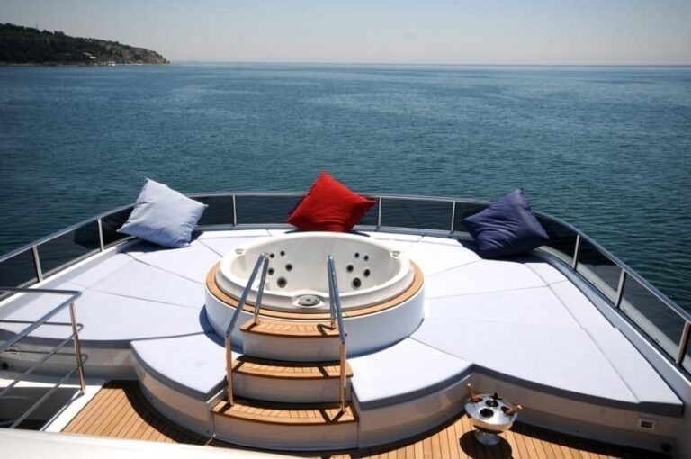 The 41m Yacht AZRA